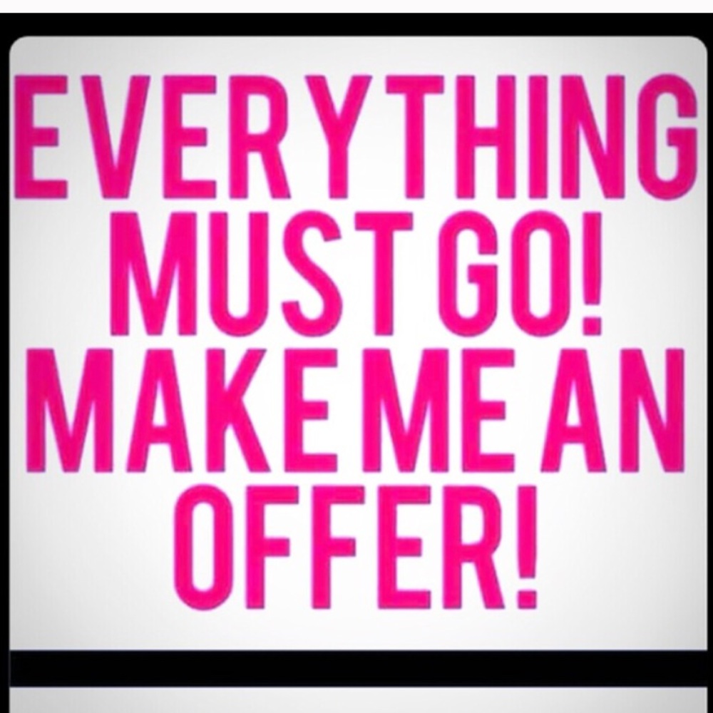 👚👕MOVING SALE👖👔👗EVERYTHING MUST GO 🚚🏠